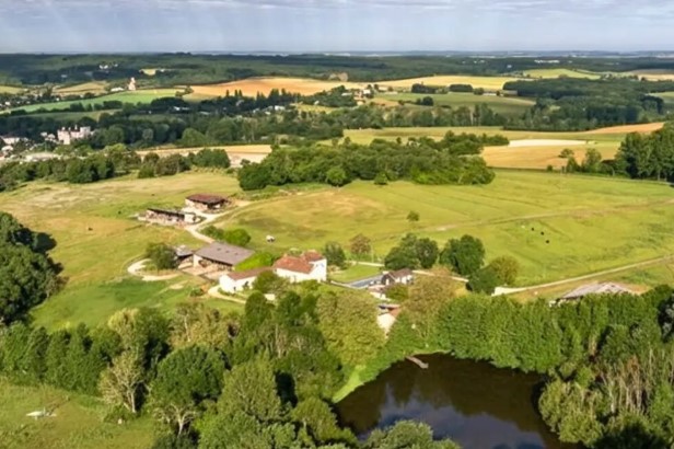 Haras d'Élevage Pur-Sang — 50 boxes – Photo 1